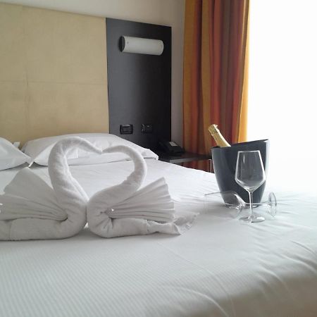 Elysium Hotel Raya Mediglia Kültér fotó