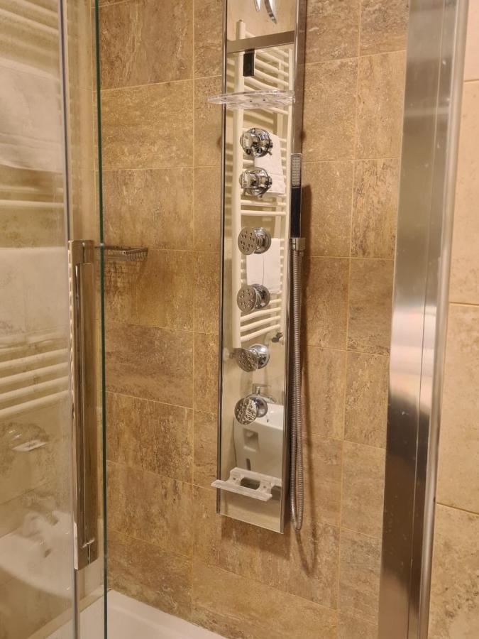 Elysium Hotel Raya Mediglia Kültér fotó