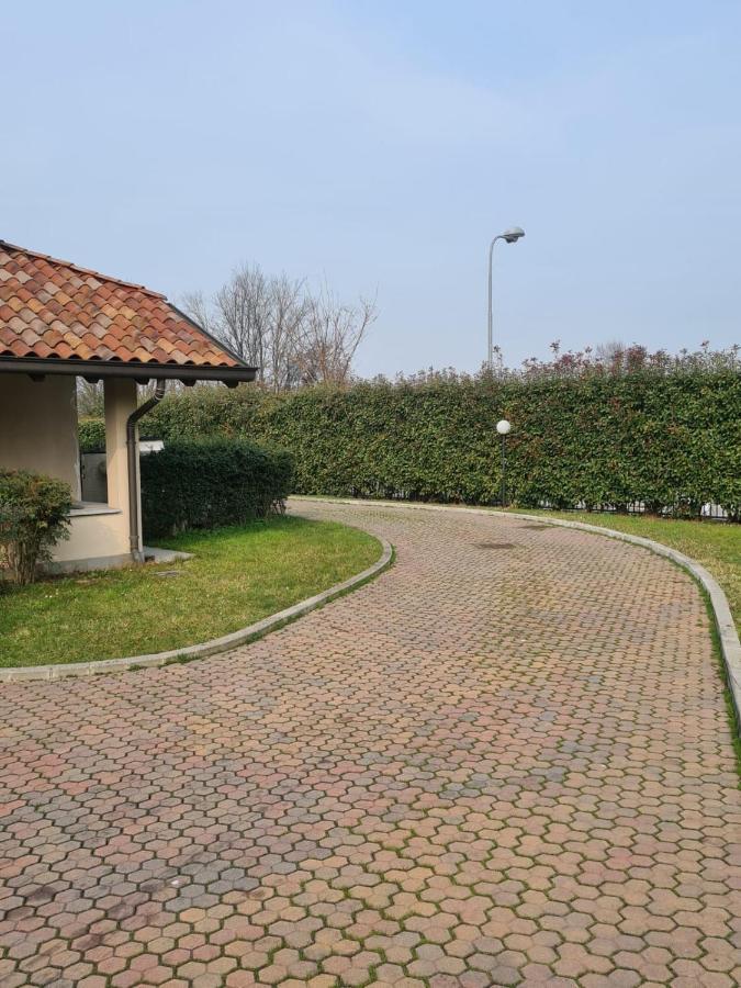 Elysium Hotel Raya Mediglia Kültér fotó