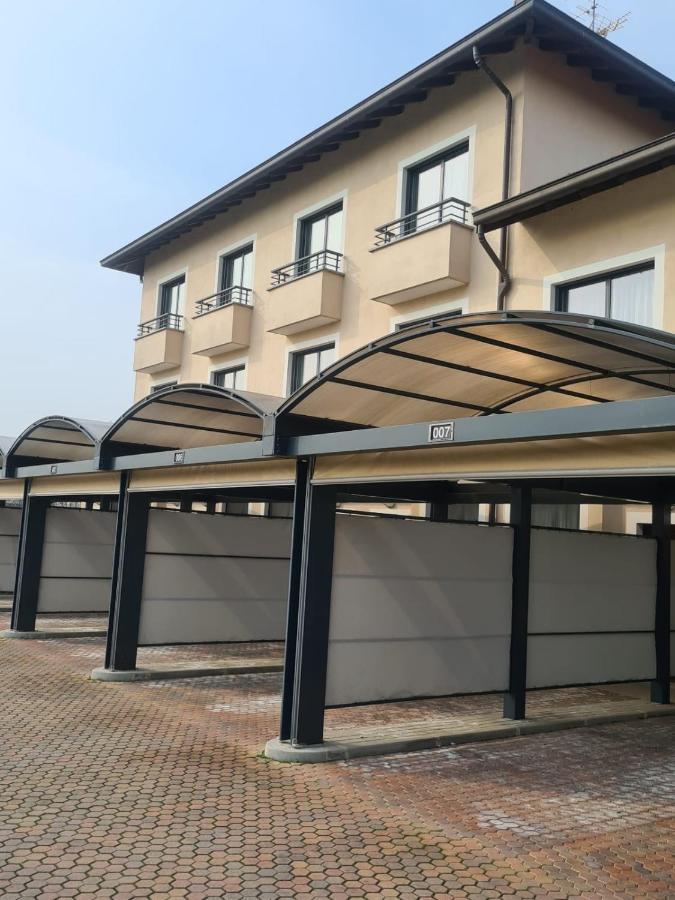 Elysium Hotel Raya Mediglia Kültér fotó