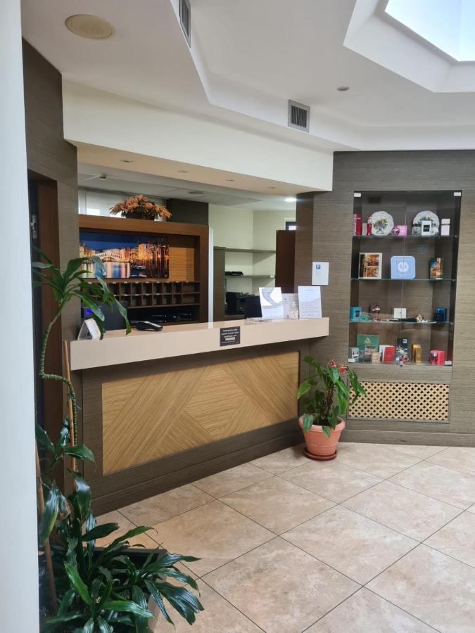Elysium Hotel Raya Mediglia Kültér fotó