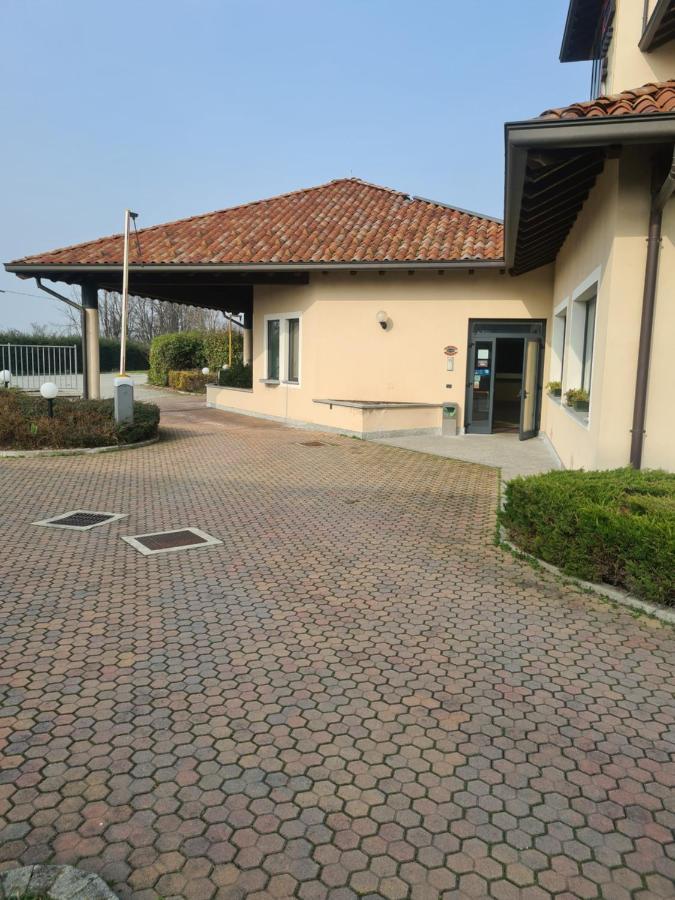 Elysium Hotel Raya Mediglia Kültér fotó