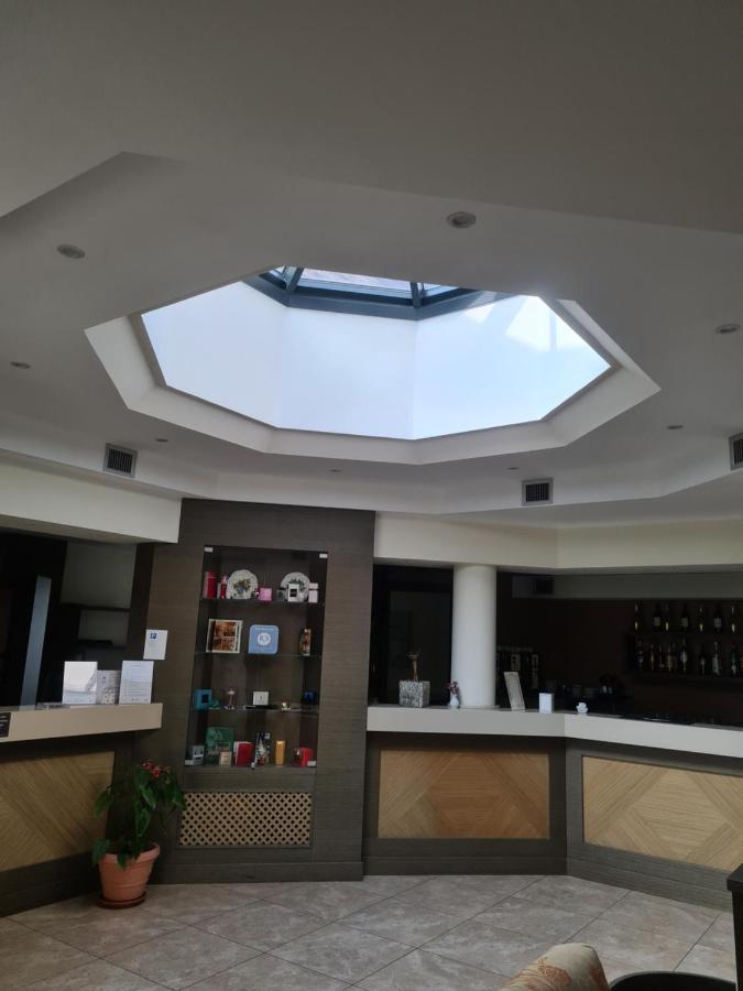 Elysium Hotel Raya Mediglia Kültér fotó