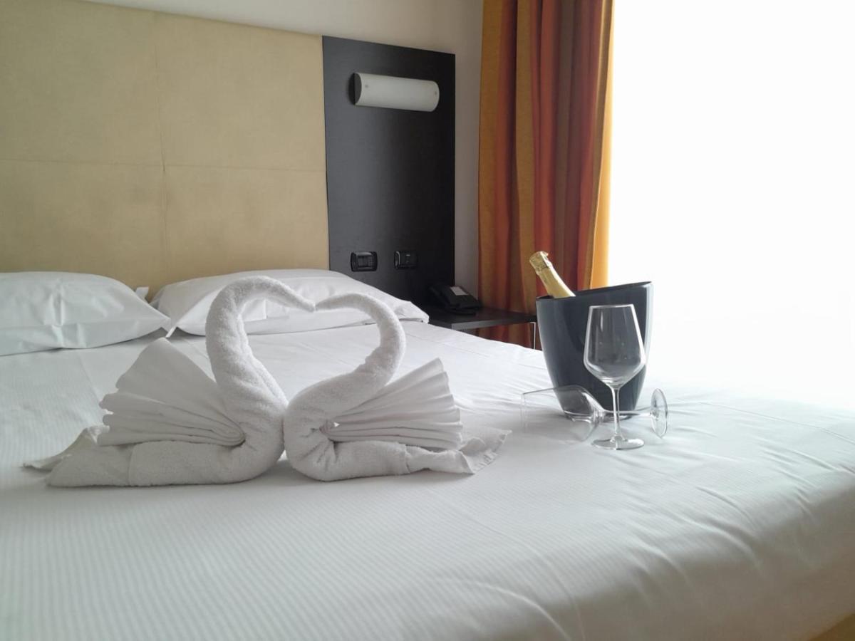 Elysium Hotel Raya Mediglia Kültér fotó