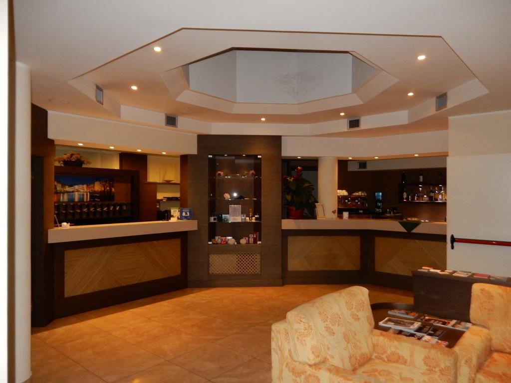 Elysium Hotel Raya Mediglia Kültér fotó