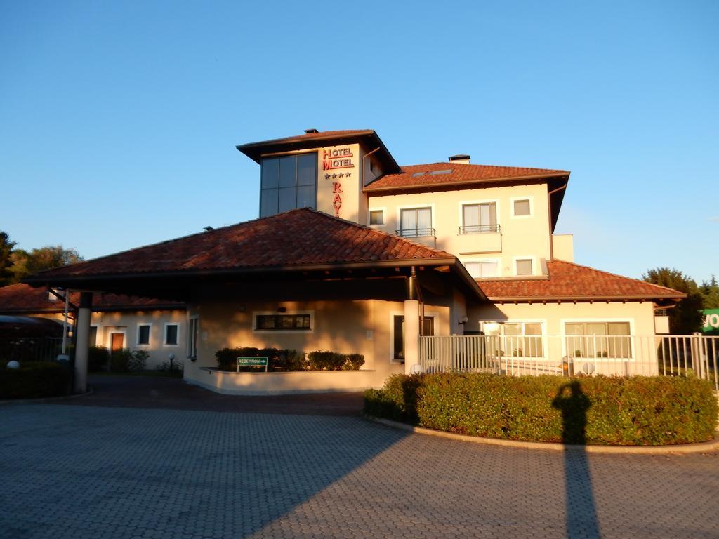 Elysium Hotel Raya Mediglia Kültér fotó