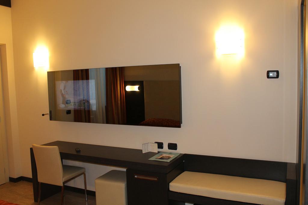 Elysium Hotel Raya Mediglia Kültér fotó
